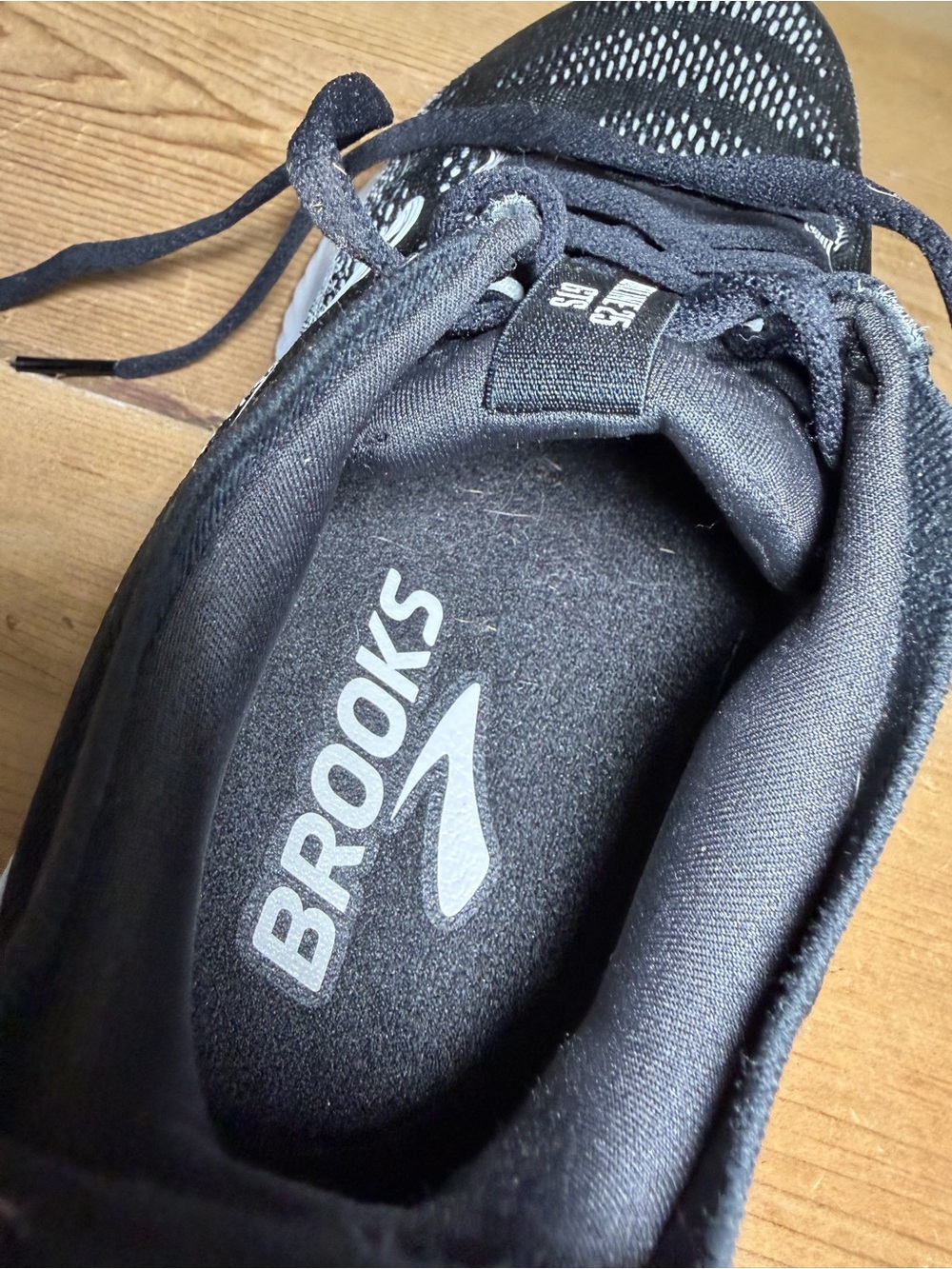 Brooks Adrenaline GTS 25 Men Size 7.5 Black White Running Shoe - Picture 7 of 9